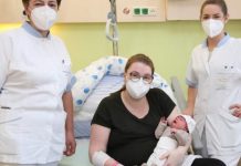 Omicron symptoms : আপনি ওমিক্রন আক্রান্ত তা বুঝবেন কিভাবে? উপসর্গগুলি দেখে নিন